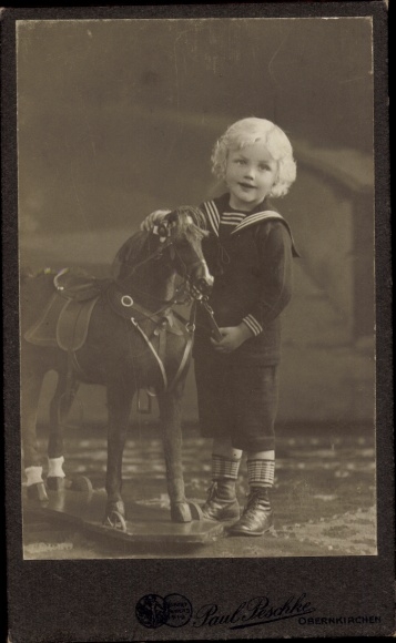 Cabinet photo Obernkirchen, boy in sailor suit with rocking horse