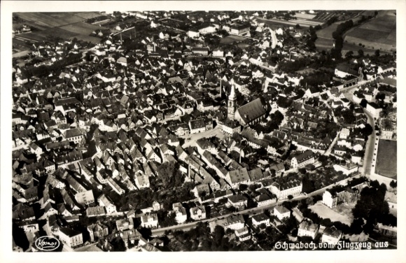 Ak Schwabach in Mittelfranken Bayern, Luftaufnahme von   Stadtansicht, viele Dächer, Kirche