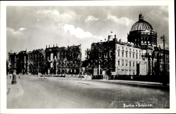 Postcard Berlin, Destroyed Castle