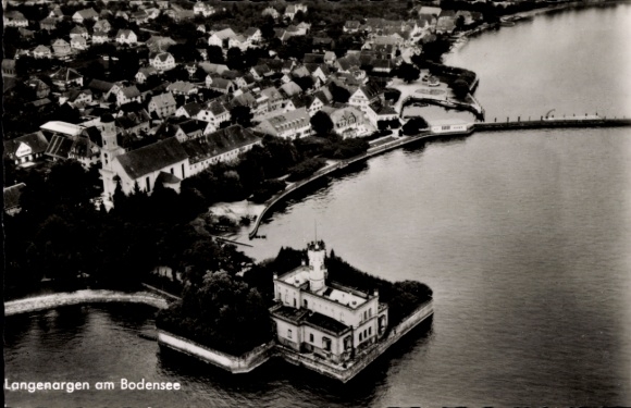 Ak Langenargen am Bodensee, Luftaufnahme von Langenargen, Bodensee, Häuser, Uferpromenade