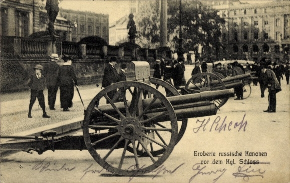 Ak Berlin Mitte, eroberte russische Kanonen vor dem Kgl. Schloss