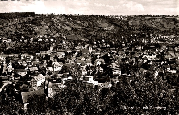Postcard Künzelsau am Kocher Hohenlohekreis, town view, Garnberg in the background, numerous houses