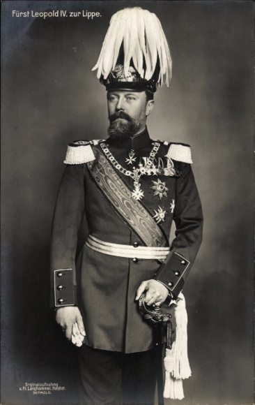 Ak Fürst Leopold IV. zur Lippe, Portrait in Uniform, Orden, Säbel, Paradebusch, Quasten