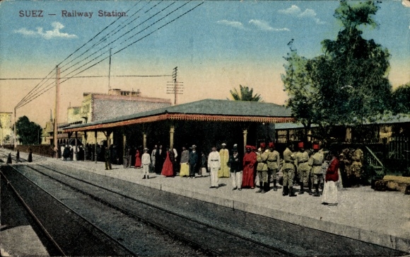 Ak Suez Ägypten, Railway Station, Bahnhof, Fahrgäste