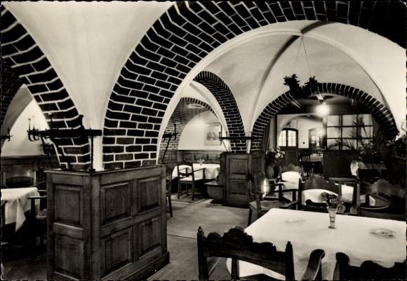 Postcard Mölln in the Duchy of Lauenburg, Ratskeller, interior view, tables, chairs, brick arches
