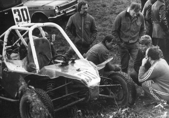 Photo Russia, car races, Russian winter car rally, buggy, 1982, technical meeting