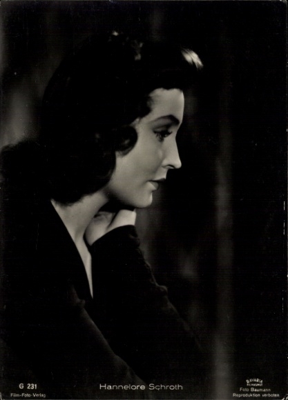 Ak-actrice Hannelore Schroth, portret in profiel