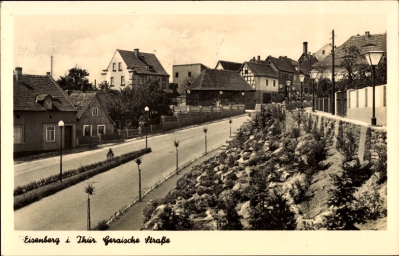 Postcard Eisenberg in Thuringia, street view, houses, trees, lanterns, postal inscription