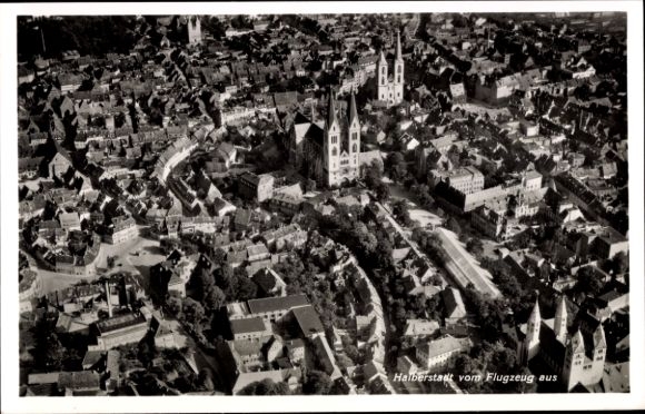 Ak Halberstadt am Harz, Luftaufnahme von   Architektur, Stadtansicht