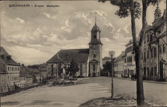 Postcard Grünhain Beierfeld in the Erzgebirge of Saxony, market square, church