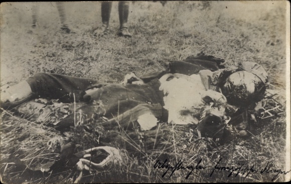Photo Postcard shot down French plane, dead pilot, I WW