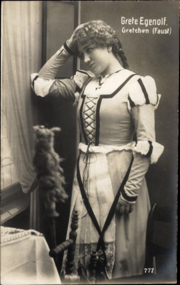 Postcard actress Grete Egenolf, portrait as Gretchen, Faust, Schauspielhaus Hamburg