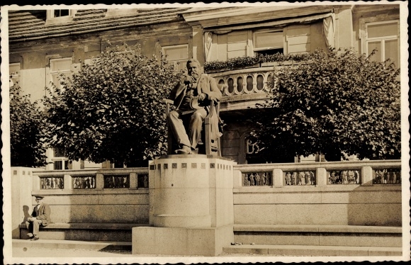 Photo Postcard Reuterstadt Stavenhagen in Mecklenburg, Reuter monument