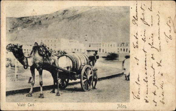 KP Aden Jemen, wielbłąd z wozem, transport wodny, krajobraz górski, fotografia czarno-biała