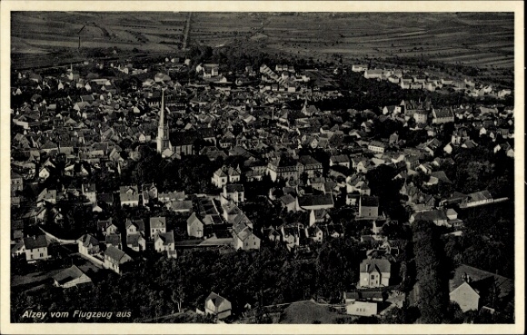 Postcard Alzey in Rheinhessen, aerial view of houses, church, landscape