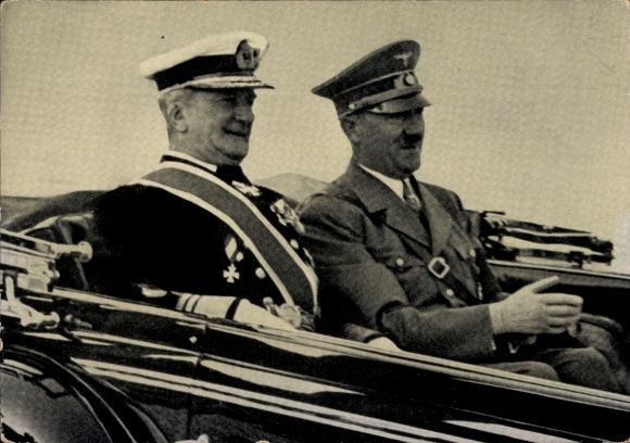 Postcard Kiel, Adolf Hitler, reception by Reich Regent von Horthy, car, trip to the shipyard