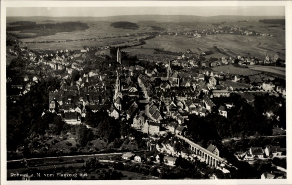 Ak Rottweil am Neckar, Fliegeraufnahme vom Ort