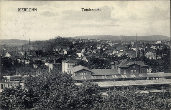 Ak Iserlohn im Märkischen Kreis, Bahnhof und Panorama der Stadt, Gleisseite