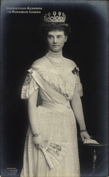 Ak Großherzogin Alexandra von Mecklenburg Schwerin, Krone, Fächer, Portrait