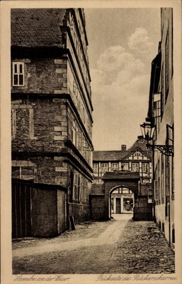 Postcard Hameln in Lower Saxony, back of the Bäckerscharren, hairdresser Fritz Junge