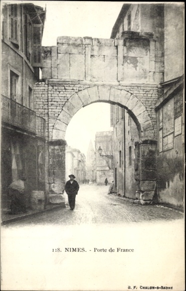 Postcard Nîmes Gard, city view, Porte de France, old architecture, person on the street, black and white