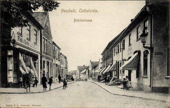 Postcard Neustadt in Holstein, Brückstraße, shop
