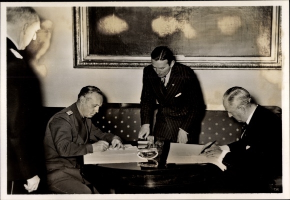 Photo Hoffmann, German Danish Non-Aggression Pact, Berlin, von Ribbentrop, von Zahle, May 1939
