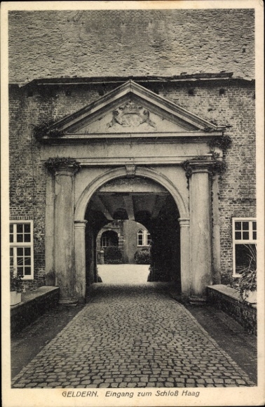 Postcard Geldern am Niederrhein, entrance to Haag Castle, architecture