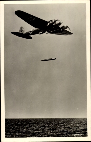 Postcard German Air Force, Heinkel He 111 H fighter aircraft dropping torpedoes, The Eel Falls, WWII