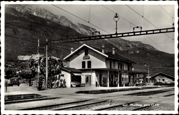 Ansichtkaart Monthey Kanton Wallis Zwitserland, station, spoorzijde