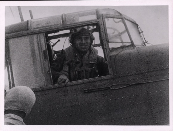 Photo Royal Navy rescues US Flier of Korea, HSM Triumph