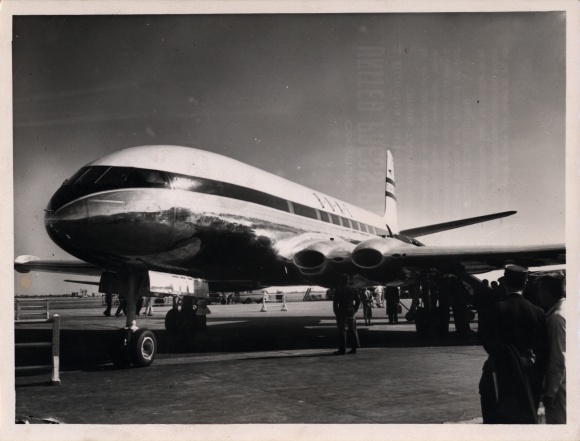 Photo passenger aircraft DE Havilland DH 110 Comet