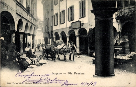 KP Lugano Kanton Ticino Szwajcaria, ulica targowa, wozy konne, stragany,