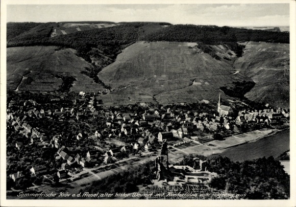 Ak Kröv an der Mosel, Fliegeraufnahme, Klosterruine