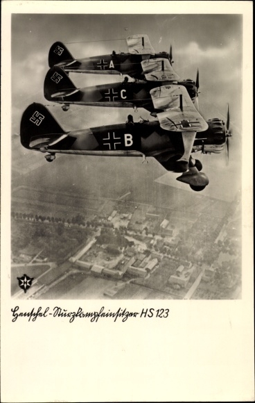 Postcard Deutsche Luftwaffe, dive bomber Henschel Hs 123, ABC
