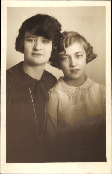 Photo Postcard woman with child, portrait, hairstyle
