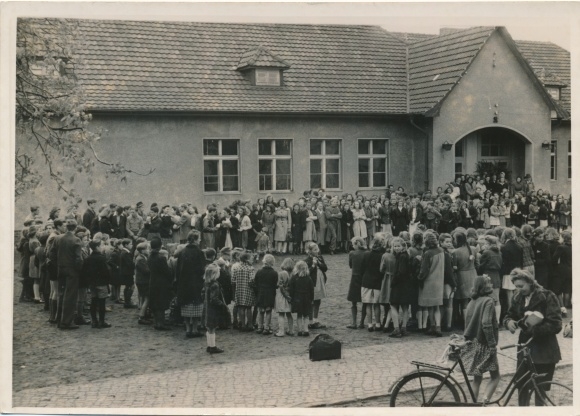 Fot. Max Schirner Berlin, Falkensee w Havelland, obchody pierwszomajowe, konkurs śpiewu klas licealnych