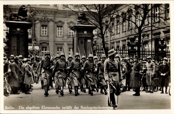 Postcard Berlin Mitte, Guard of Honor, Reich President's Palace
