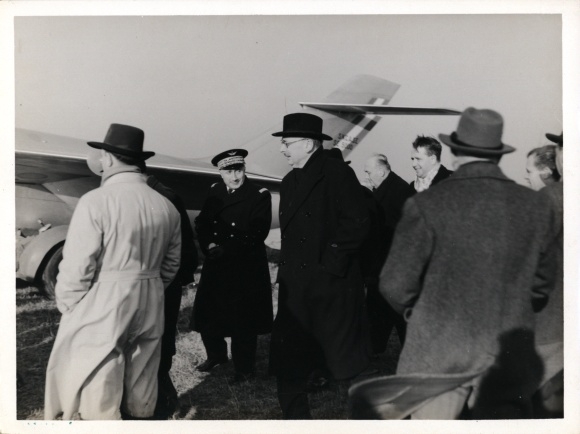 Photo airplane, French minister, transport