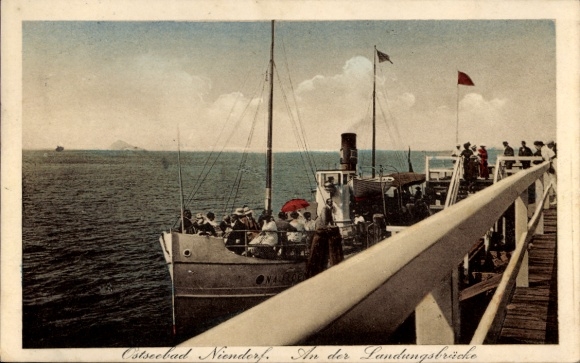Ak Ostseebad Niendorf Timmendorfer Strand, Fähre, Landungsbrücke, Menschen, Meer, Dampfer
