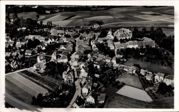 Ak Redwitz an der Rodach Oberfranken, Luftaufnahme, viele Häuser, Felder, Straßen, Gebäude