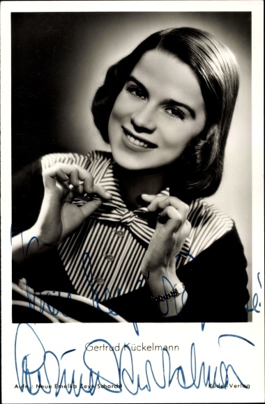 Postcard actress Gertrud Kückelmann, portrait, autograph