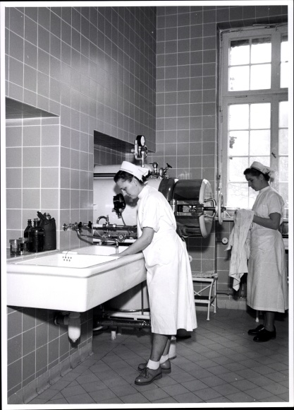 Photo Berlin, Bert Sass, nurses at work