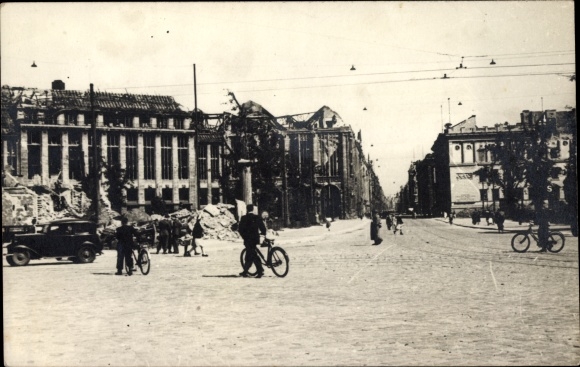 Ansichtkaart Berlin Mitte, vernietigde Leipziger Platz met Wertheimhaus, puin