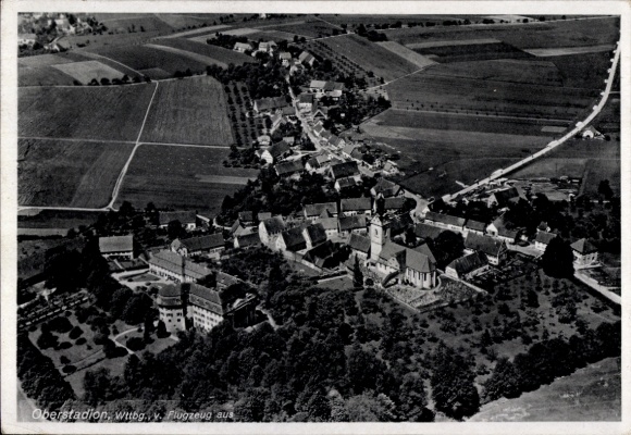 Ak Oberstadion in Oberschwaben, Luftbild von  Landwirtschaft, Gebäude, Ortsteile