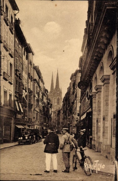 Ak Bayonne Pyrénées Atlantiques, Rue du Port-Neuf