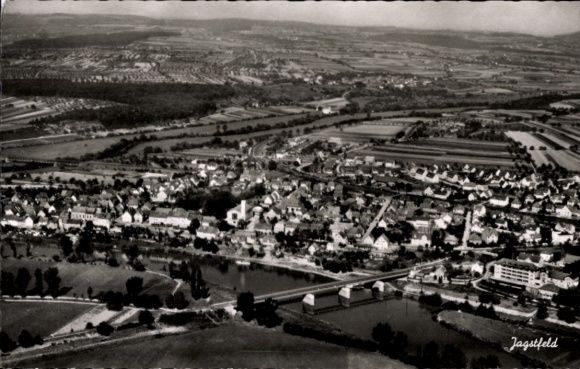 Ak Jagstfeld Bad Friedrichshall in Württemberg, Luftaufnahme von  Fluss, Wohngebäude, Brücke, Lan