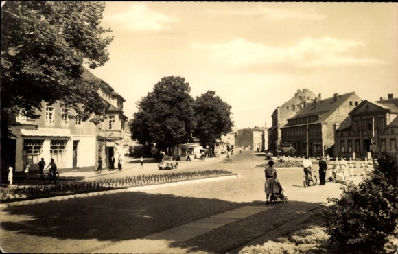 Ak Anklam in Mecklenburg-Vorpommern, stadsgezicht met gebouwen, bomen, straten en mensen