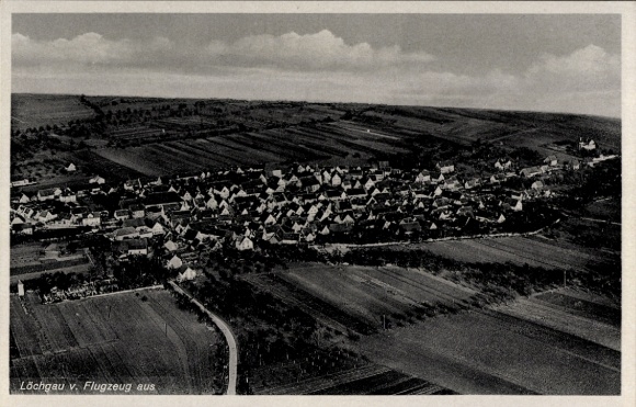 Ak Löchgau in Württemberg, Luftbild Lochgau, Häuser, Felder, Flugzeugansicht