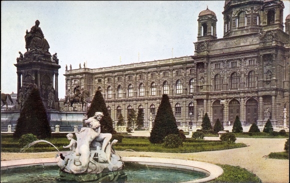 KP Wiedeń 1 Śródmieście, Pomnik Cesarzowej Marii Teresy, Muzeum Państwowe